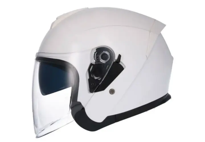 Casco jet blanco con pantalla transparente, cumpliendo la normativa de cascos jet para tu seguridad.