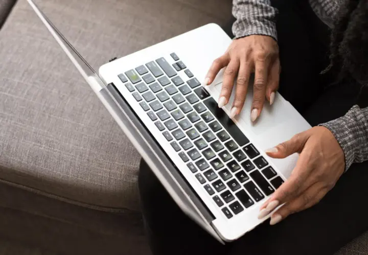 Jak włączyć myszkę w laptopie i uniknąć frustrujących problemów