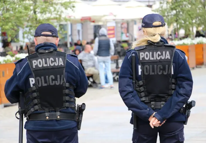 Ile naprawdę zarabia podkomisarz policji w Polsce? Sprawdź szczegóły!