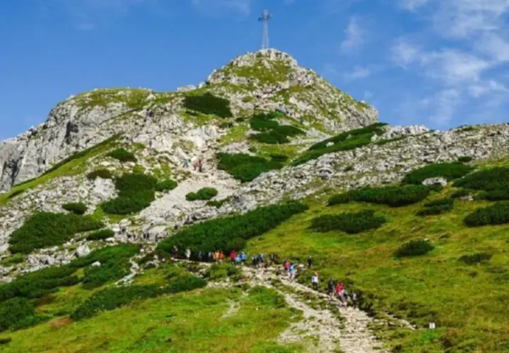 Najłatwiejszy szlak na Giewont: ile czasu zajmuje wędrówka?