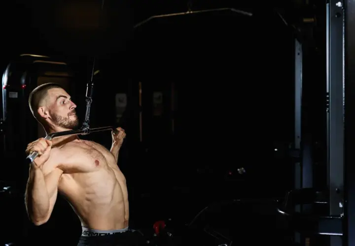 Trening split co to? Odkryj skuteczne metody podziału treningu