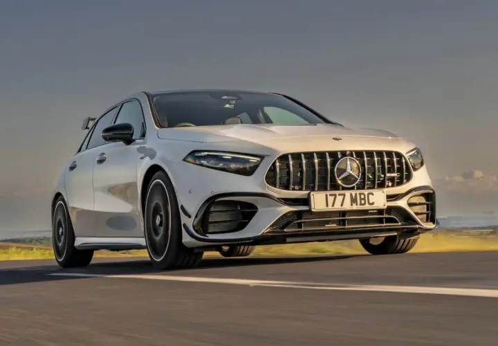 Mercedes-AMG A 45 S – ekstremalne osiągi w eleganckim hot-hatchu