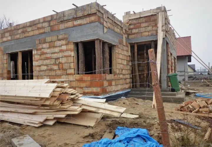 Ile kosztuje budowa domu parterowego 140m2? Sprawdź, co wpływa na cenę