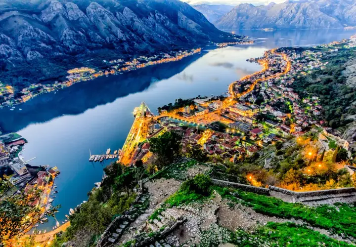 Gdzie nocleg w drodze do Czarnogóry? Tanie i wygodne opcje na trasie