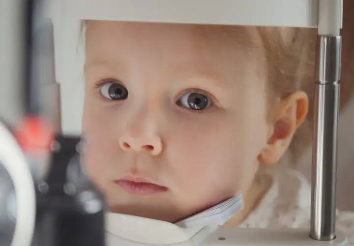 Jak wygląda badanie wzroku u rocznego dziecka i co warto wiedzieć?