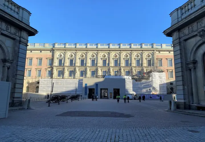 Stockholms slott antal rum är många, här syns en del av fasaden under renovering.