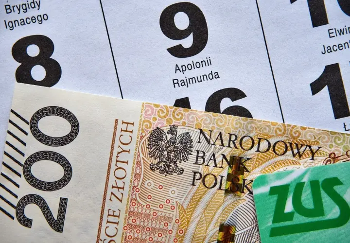 Od czego zależy termin wypłaty emerytury? Poznaj kluczowe czynniki