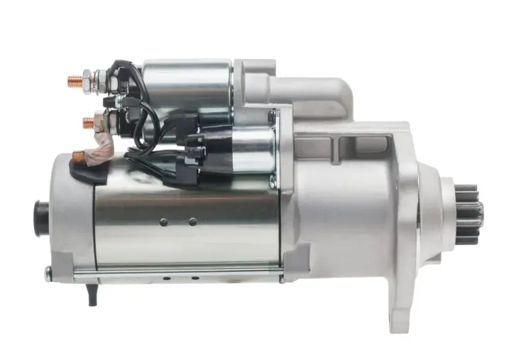Motorino di avviamento auto, componente essenziale per l'accensione. Se rotto, i sintomi includono rumori strani o mancata accensione.