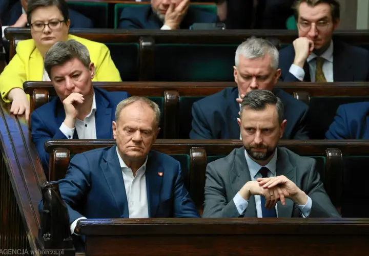 Koniec rządów PiS: Wcześniejsze wybory 2026? Sondaże i scenariusze