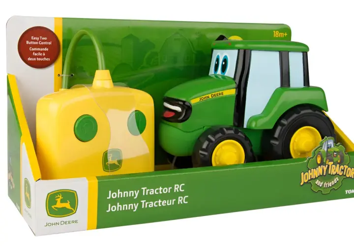 Zabawkowy traktor zdalnie sterowany Johnny Tractor RC, zielony, z żółtym pilotem. Idealny dla małych fanów maszyn rolniczych John Deere.
