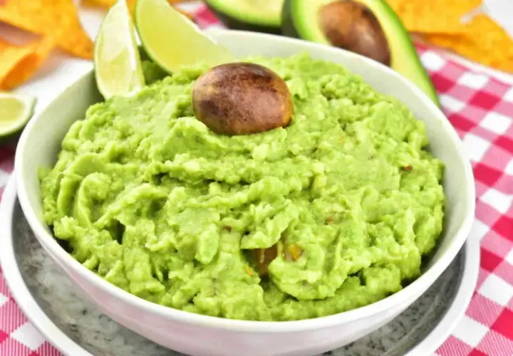 Jak zrobić guacamole? Prosty przepis na idealny sos z awokado