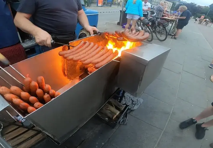 Kiełbasa z Nyski w Krakowie - historia, miejsca i smak, którego nie zapomnisz