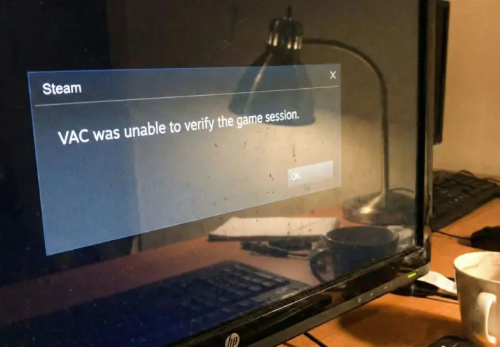 Komunikat na ekranie komputera: "Steam. VAC was unable to verify the game session.