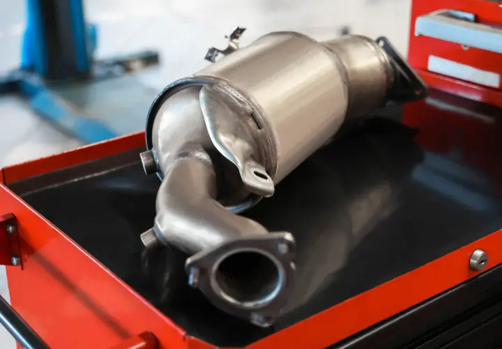 Nowy katalizator do Forda, rozwiązanie problemu z kodem błędu **dtc p2002 ford**.