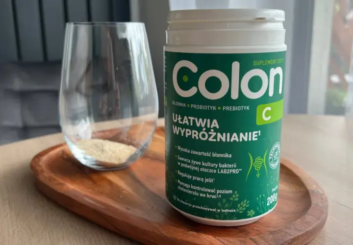 Suplement diety Colon ułatwia wypróżnianie i dba o pracę jelit. Zawiera błonnik, probiotyk i prebiotyk.
