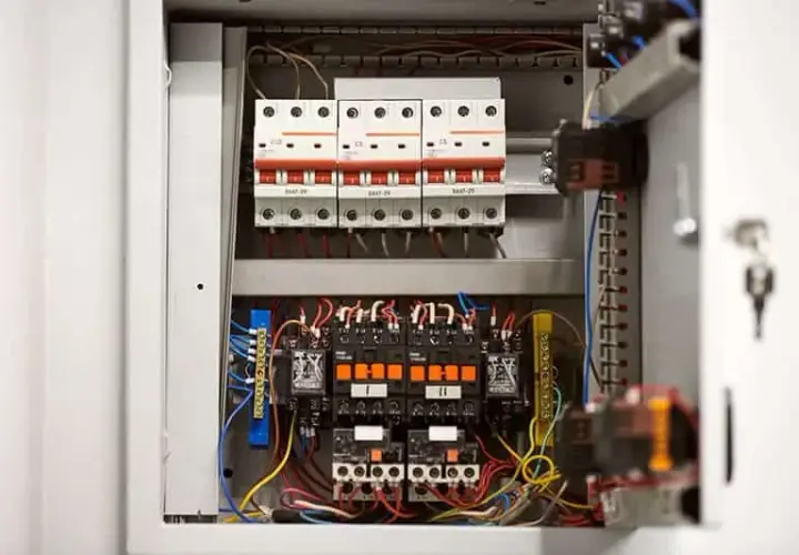 Jak zbudować rozdzielnię elektryczną: proste kroki i najważniejsze zasady