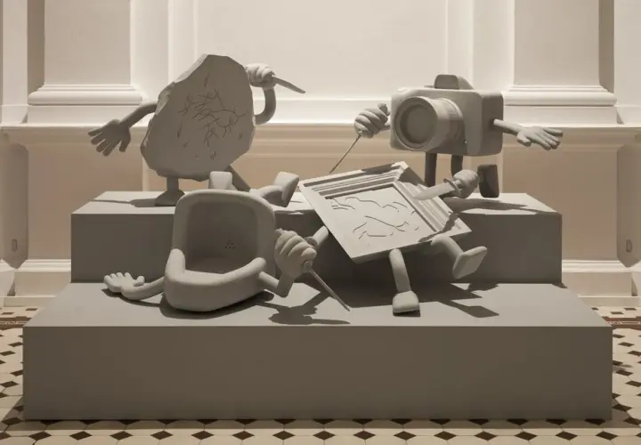 Kamienna tablica, aparat i pisuar w surrealistycznej scenie. Dzieło współcześni artyści polscy.