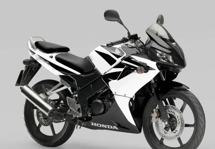 Honda CBR 125 pojemność baku - ile litrów paliwa naprawdę ma?