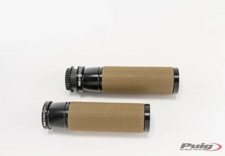 Coppia di manopole moto vintage Puig, color sabbia con grip antiscivolo e finiture nere.