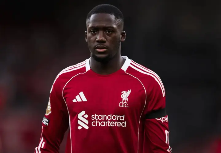 Fußballspieler Ibrahima Konaté im roten Liverpool-Trikot.