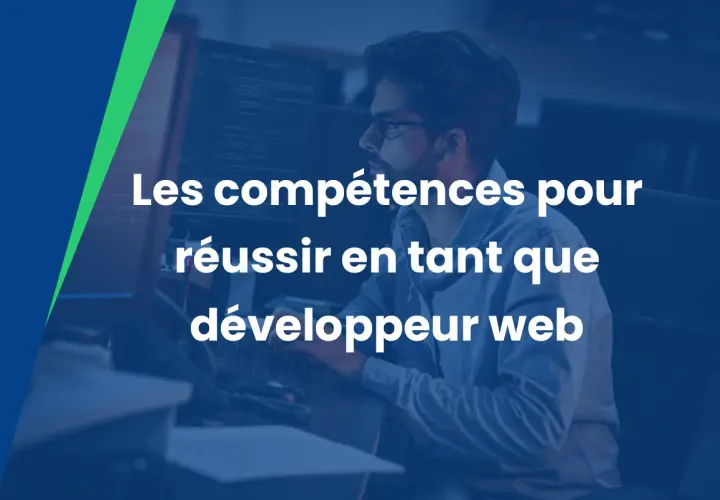 Un homme concentré devant des écrans d'ordinateur, illustrant les compétences développeur web nécessaires pour réussir dans ce domaine.