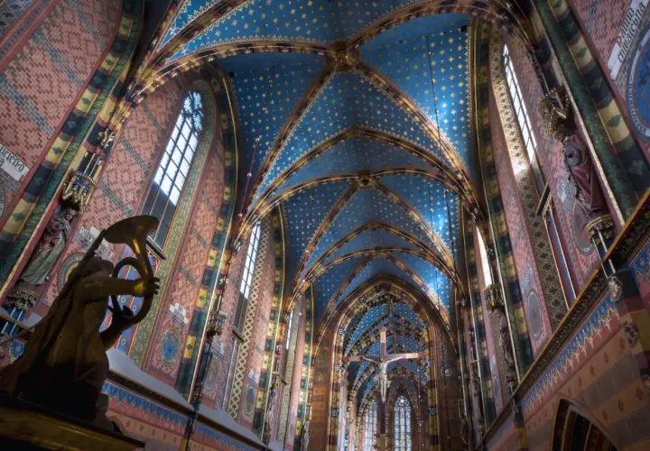 Gdzie jest kościół mariacki? Odkryj jego niezwykłą lokalizację w Krakowie