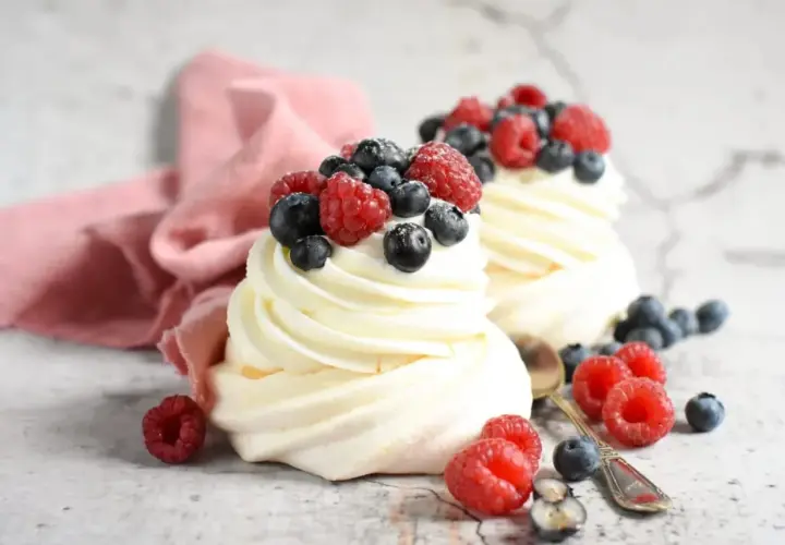 Ile kalorii ma beza Pavlova? Zaskakujące różnice w kaloryczności