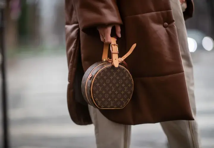 Czy torebki Louis Vuitton są ze skóry? Odkryj prawdę o materiałach