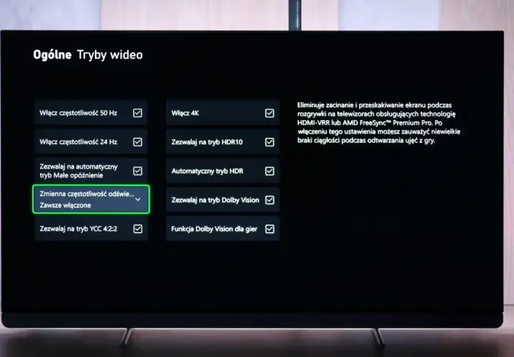 Ustawienia trybów wideo na telewizorze Samsung S90D: zmienna częstotliwość odświeżania, 4K, HDR i Dolby Vision dla płynnej gry.