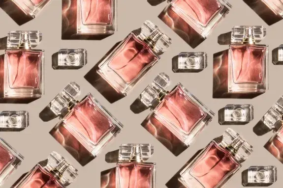 Perfum czy perfumów? Rozwiej wątpliwości raz na zawsze!