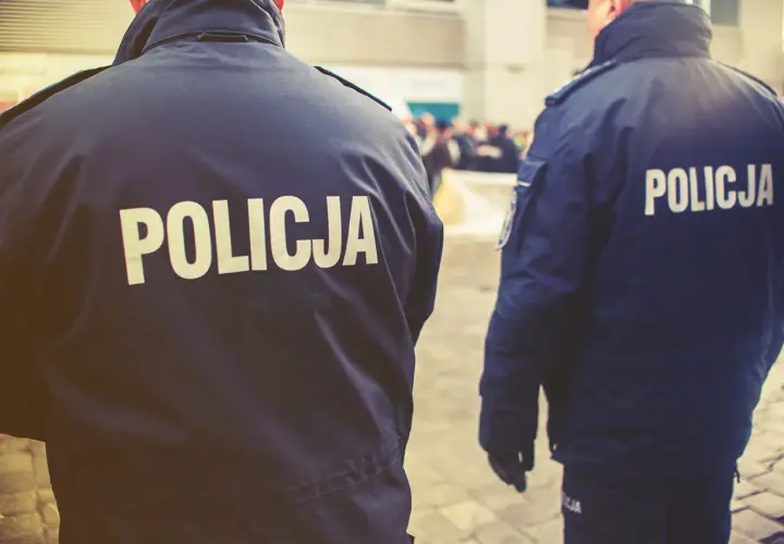 Policja w Twoim mieszkaniu: Kiedy może wejść i jakie masz prawa?