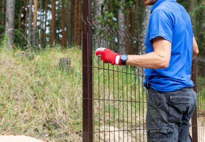 Ile kosztuje ogrodzenie działki 1000m2? Ceny i porady, które zaskoczą