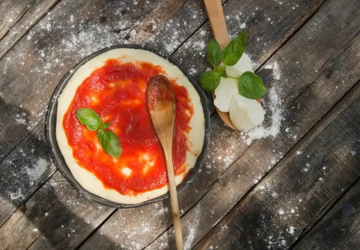 Jak zrobić sos do pizzy z koncentratu - łatwy przepis na pyszny smak