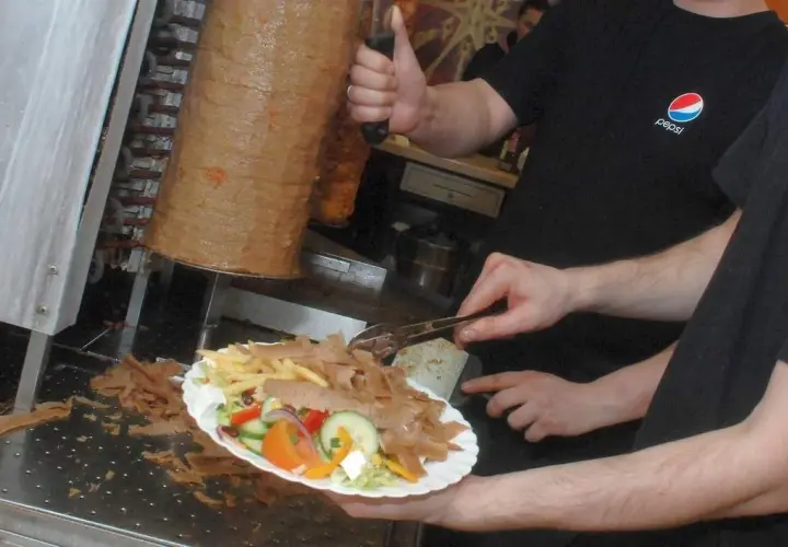 Z czego jest baranina w kebabie? Odkryj prawdę o składzie mięsa