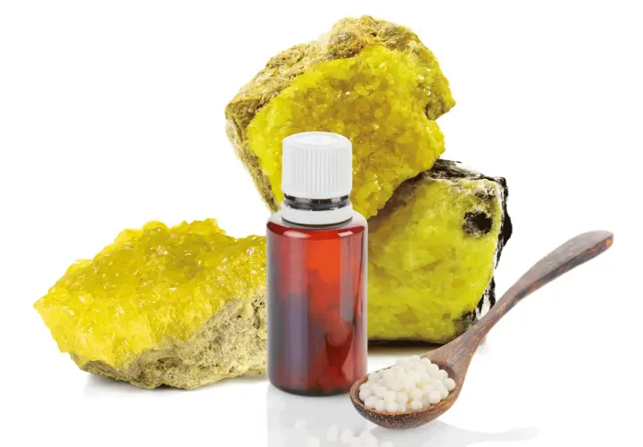 Cristalli gialli e flaconcino ambrato, con globuli su cucchiaino. Ignatia amara dopo quanto fa effetto?