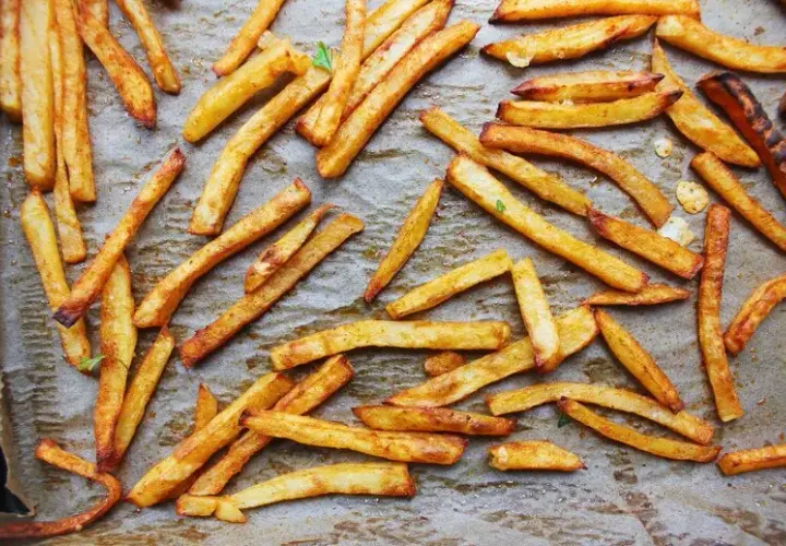 Idealne domowe frytki: Chrupiące i proste przepisy krok po kroku