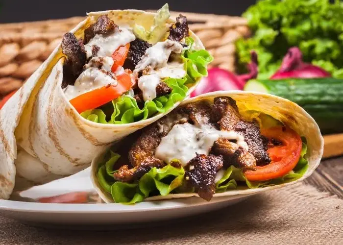 Ile kcal ma kebab w cieście? Sprawdź, co naprawdę jesz!