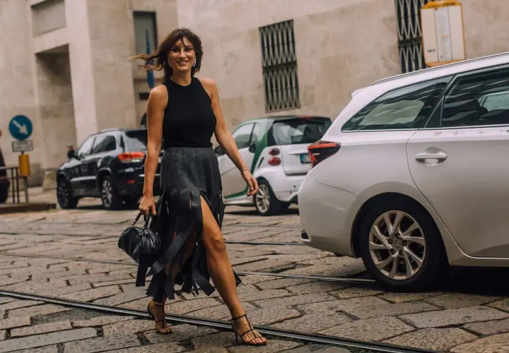 Falda de flecos Zara: Looks, modelos y cómo combinarla con estilo
