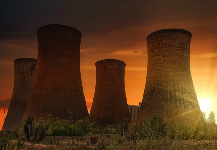 Energia jądrowa w Polsce: Kiedy ruszy atom? Plany i fakty