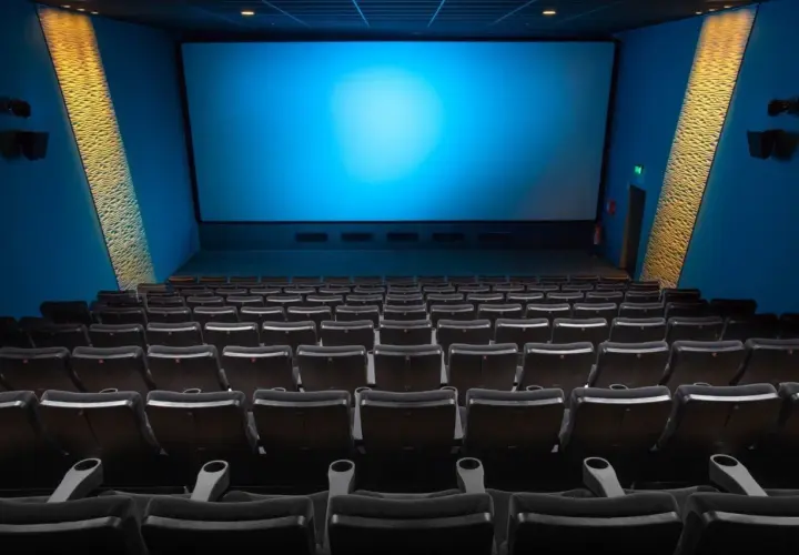 Czy można wnosić jedzenie do kina Cinema City? Zasady, które musisz znać