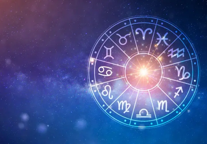 Koło zodiaku na tle gwieździstego nieba. Widoczny symbol Barana, gdzie Merkury w baranie może oznaczać impulsywne myśli.
