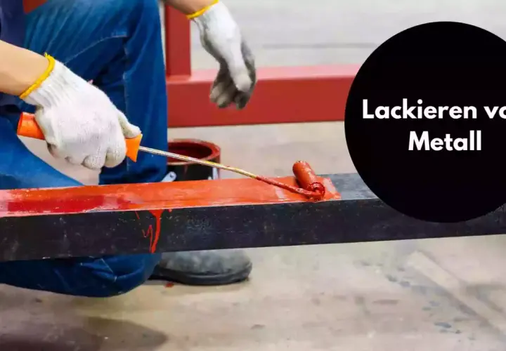 Person lackiert mit einer Farbrolle ein Metallteil rot.