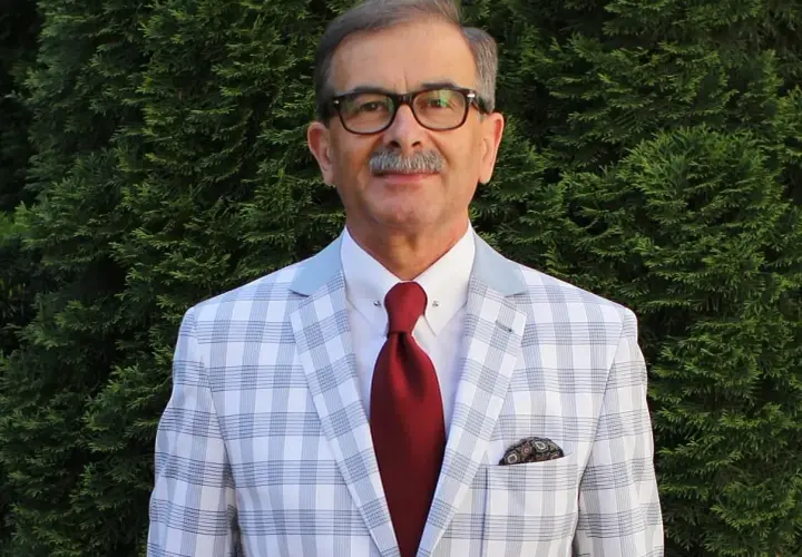 Jak nosić szpilkę do krawata: 5 zasad eleganckiego stylu