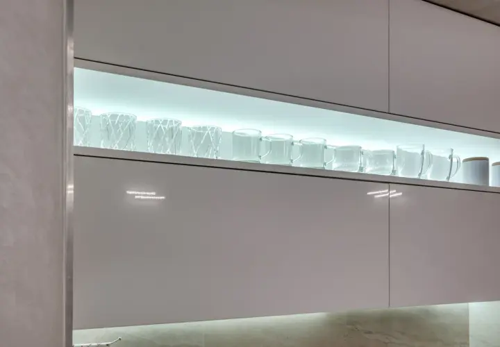 Oświetlenie LED pod szafkami: zrób to sam! Poradnik krok po kroku