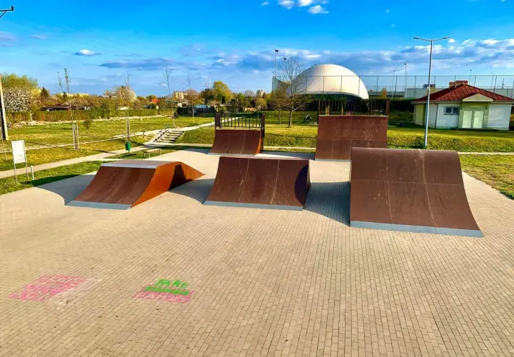 Skatepark Konin - idealne miejsce dla miłośników deskorolki i rolek