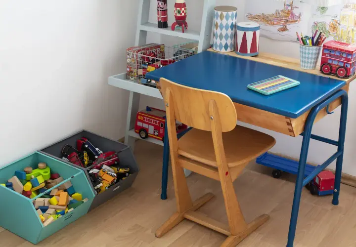 Stare łóżeczko? Zmień je w ławkę, biurko, ogród! 15 pomysłów DIY.