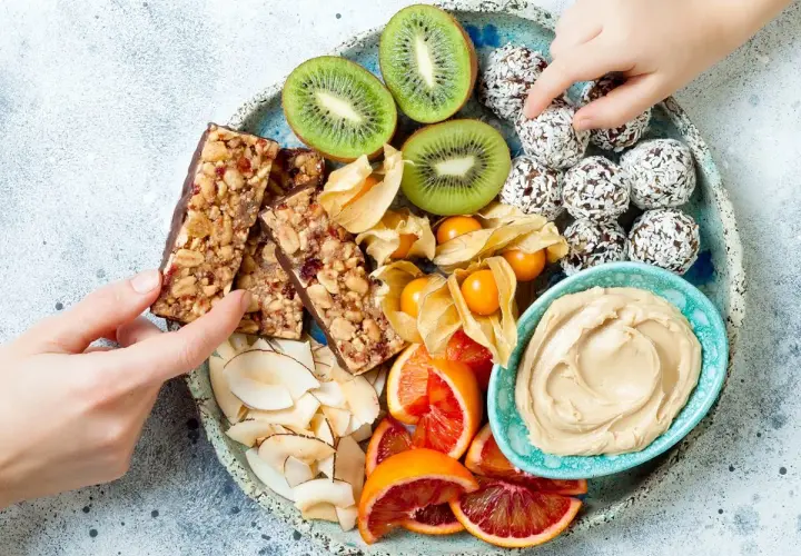 Zdrowe przekąski na diecie: 100 kcal, przepisy i porady. Chudnij bez głodu!