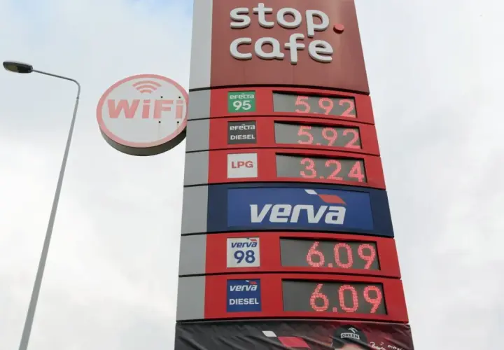 Cena paliwa Szwecja: 95 i Diesel 5.92, LPG 3.24, Verve 98 i Diesel 6.09. Stacja Orlen.