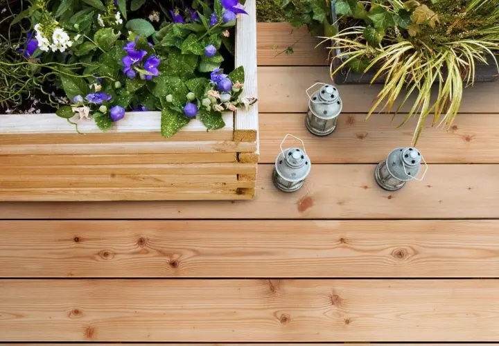 Najlepsze materiały na podłogę na balkon, które przetrwają każdą pogodę
