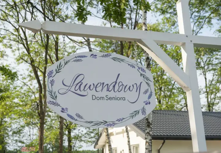 Lawendowy dom seniora: Jak wybrać najlepszą opiekę dla bliskich?